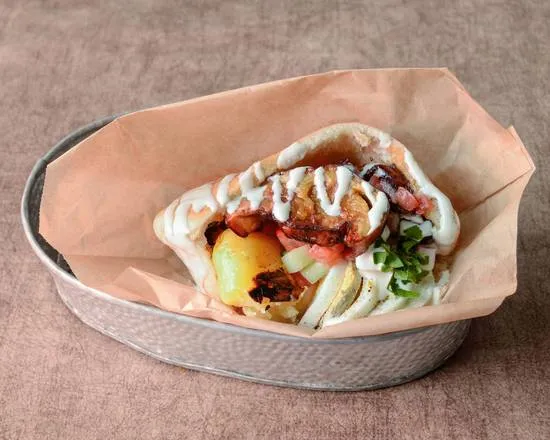 Pita Sabij con berenjena, huevo y tahini